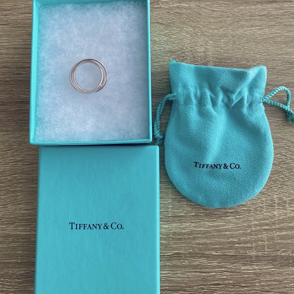 Tiffany & Co. Interlocking Circle Ring